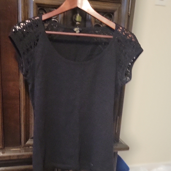 Black Lace Sleeve Women's Top - Picture 1 of 3